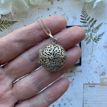 画像をギャラリービューアに読み込む, Vintage Sterling Silver Round Vinaigrette Locket Pendant Necklace. Sterling Silver Open Work Puffy Keepsake/Memory Locket & Curb Chain