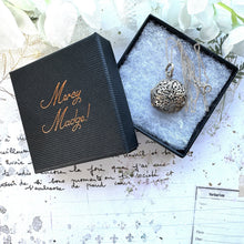 画像をギャラリービューアに読み込む, Vintage Sterling Silver Round Vinaigrette Locket Pendant Necklace. Sterling Silver Open Work Puffy Keepsake/Memory Locket & Curb Chain