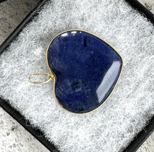画像をギャラリービューアに読み込む, Antique Victorian 15ct Gold Carved Sodalite Love Heart Pendant. Large Natural Blue Gemstone Solitaire Heart Pendant.