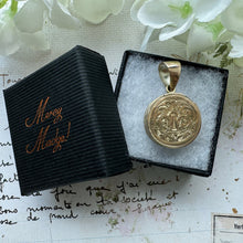 Charger l'image dans la galerie, Antique Victorian 9ct Gold Locked Heart Locket Pendant
