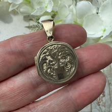 Carica l'immagine nel visualizzatore di Gallery, Antique Victorian 9ct Gold Locked Heart Locket Pendant