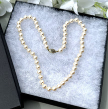 画像をギャラリービューアに読み込む, Vintage Classic Saltwater Pearl Necklace With Gold Vermeil Clasp
