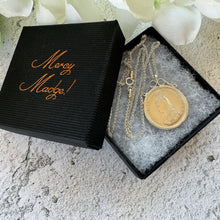 Carica l'immagine nel visualizzatore di Gallery, Antique Victorian 1887 Sterling Silver Shilling Pendant Necklace. Queen Victoria Diamond Jubilee Collectable Coin Pendant & Spiga Chain.