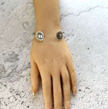 Carica l'immagine nel visualizzatore di Gallery, Vintage Sterling Silver Scottish Thistle Torque Bangle. Scottish Silver Torc Bangle Bracelet