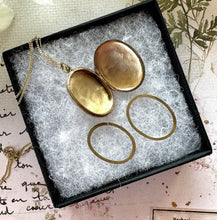 画像をギャラリービューアに読み込む, Antique Victorian 9ct Gold Aesthetic Engraved Ivy Locket. Small 2-Sided Oval Locket Pendant With Optional Chain. Love Token Locket Necklace
