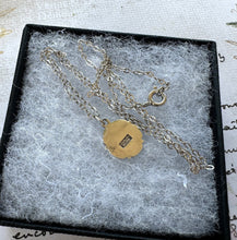 画像をギャラリービューアに読み込む, Vintage Sterling Silver & Enamel English Tudor Rose Pendant Necklace. White Rose of York Charm Pendant On Original Chain. Minimalist Pendant