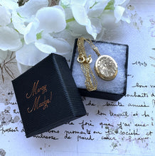 画像をギャラリービューアに読み込む, Vintage English 9ct Rolled Gold Engraved Forget-Me-Not Locket. Small 2-Photo Locket On Chain. Edwardian/Victorian Style Gold Locket Necklace