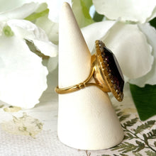 Lade das Bild in den Galerie-Viewer, Antique Victorian Huge 11.50ct Purple Amethyst & Pearl 9ct Gold Ring. 9ct Yellow Gold Victorian Halo Cluster Statement Ring Size K / 5.25