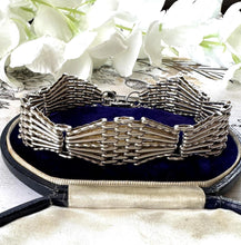 画像をギャラリービューアに読み込む, Vintage English Silver Wide 7-Bar Gate Bracelet With Heart Padlock Clasp, Hallmarked 1975. Fancy Fan Shaped Link Articulated Silver Bracelet