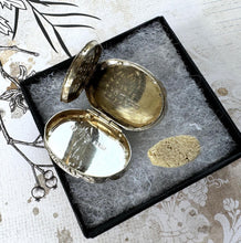 Lade das Bild in den Galerie-Viewer, Superb Victorian Silver Vinaigrette Pendant, William & Edward Turnpenny, Birmingham 1847
