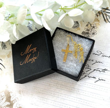 画像をギャラリービューアに読み込む, Antique Victorian English 9ct Gold & Silver Engraved Cross Pendant Necklace. Medium/Small Gold Cross With Chain. Christian Cross Necklace