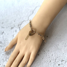 画像をギャラリービューアに読み込む, Vintage Art Deco 18ct Rolled Gold Gate Bracelet With Heart Padlock Clasp. 1930s English Fancy Link Bar & Chain Sweetheart Bracelet