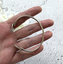 Carica l'immagine nel visualizzatore di Gallery, Vintage Sterling Silver Scottish Thistle Torque Bangle. Scottish Silver Torc Bangle Bracelet