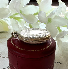 画像をギャラリービューアに読み込む, Antique Victorian 9ct Gold Aesthetic Engraved Ivy Locket. Small 2-Sided Oval Locket Pendant With Optional Chain. Love Token Locket Necklace