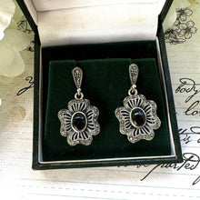 Cargar imagen en el visor de la galería, Vintage Whitby Jet Gemstone Sterling Silver Flower Earrings