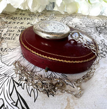 Lade das Bild in den Galerie-Viewer, Antique Victorian Engraved Fern Silver Locket Pendant Necklace. Medium/Large Aesthetic Engraved Sterling Silver Locket & Cable Chain