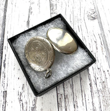 Lade das Bild in den Galerie-Viewer, Antique Victorian Engraved Fern Silver Locket Pendant Necklace. Medium/Large Aesthetic Engraved Sterling Silver Locket & Cable Chain