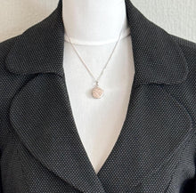 画像をギャラリービューアに読み込む, Vintage Sterling Silver Tiny Round Locket Pendant Necklace. Antique Style Fern Engraved Photo Locket Charm & Chain. Minimalist Necklace