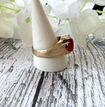 Cargar imagen en el visor de la galería, Gents Vintage 9ct Gold & Red Carnelian Belcher Ring