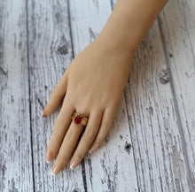 Cargar imagen en el visor de la galería, Gents Vintage 9ct Gold & Red Carnelian Belcher Ring