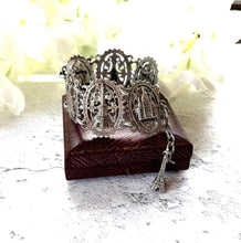 画像をギャラリービューアに読み込む, Vintage 1950s Paris France Souvenir Filigree Bracelet With Eiffel Tower Dangle Charm. French Filigrane Wide Scenic Panel Silver Bracelet.
