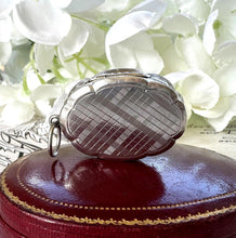 Lade das Bild in den Galerie-Viewer, Superb Victorian Silver Vinaigrette Pendant, William & Edward Turnpenny, Birmingham 1847