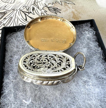 Lade das Bild in den Galerie-Viewer, Superb Victorian Silver Vinaigrette Pendant, William & Edward Turnpenny, Birmingham 1847