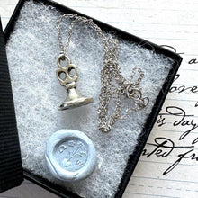 Carica l'immagine nel visualizzatore di Gallery, Antique 17th Century Solid Silver Heart & Rose Intaglio Seal Fob. Lady's Love Token Seal Pendant. Stuart/Jacobean Chessman Matrix Seal Fob