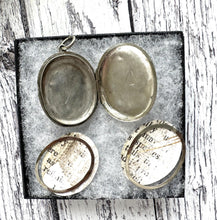 Lade das Bild in den Galerie-Viewer, Antique Victorian Engraved Fern Silver Locket Pendant Necklace. Medium/Large Aesthetic Engraved Sterling Silver Locket & Cable Chain