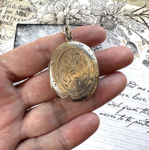 Lade das Bild in den Galerie-Viewer, Antique Victorian Engraved Fern Silver Locket Pendant Necklace. Medium/Large Aesthetic Engraved Sterling Silver Locket & Cable Chain