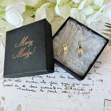 Charger l'image dans la galerie, Vintage Sterling Silver Caged Pearl Pendant Necklace. Cultured Saltwater Pearl Pendant On Silver Belcher Chain. Solitaire Pearl Necklace