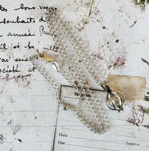 Charger l'image dans la galerie, Vintage Sterling Silver Caged Pearl Pendant Necklace. Cultured Saltwater Pearl Pendant On Silver Belcher Chain. Solitaire Pearl Necklace