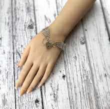 画像をギャラリービューアに読み込む, Vintage English Silver 7-Bar Gate Bracelet With Heart Padlock Clasp, Hallmarked 1978. Wide Fancy Link Sterling Silver Sweetheart Bracelet