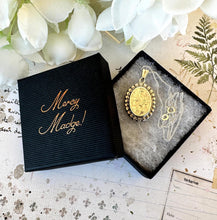 画像をギャラリービューアに読み込む, Vintage Victorian Style Repousse Sterling Silver Locket Pendant Necklace. Floral Engraved English Silver Photo/Keepsake Locket & Curb Chain