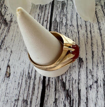 Cargar imagen en el visor de la galería, Gents Vintage 9ct Gold & Red Carnelian Belcher Ring