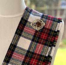 画像をギャラリービューアに読み込む, Antique Victorian Montrose Agate Scottish Cairngorm Brooch. Sterling Silver Scottish Banded Grey Lace Agate Brooch/Lapel Pin, Design Reg'd.