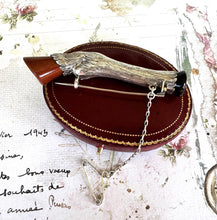 Carica l'immagine nel visualizzatore di Gallery, Rare Victorian Antique Scottish Silver Stag Fetlock Kilt Pin/Brooch With Carnelian Hoof & Amethyst Intaglio Seal