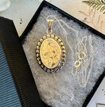 画像をギャラリービューアに読み込む, Vintage Victorian Style Repousse Sterling Silver Locket Pendant Necklace. Floral Engraved English Silver Photo/Keepsake Locket & Curb Chain