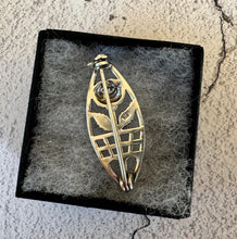 Carica l'immagine nel visualizzatore di Gallery, Collection of 3 Vintage Sterling Silver Celtic Brooches/Lapel Pins