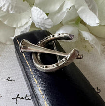 画像をギャラリービューアに読み込む, Antique Victorian Silver Horseshoe & Hunting Horn Brooch. English Sterling Silver Good Luck/Wedding Lapel Pin. Equestrian Stock/Cravat Pin