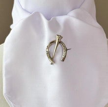 画像をギャラリービューアに読み込む, Antique Victorian Silver Horseshoe & Hunting Horn Brooch. English Sterling Silver Good Luck/Wedding Lapel Pin. Equestrian Stock/Cravat Pin