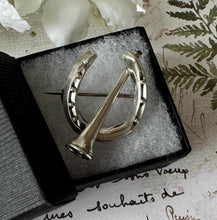 画像をギャラリービューアに読み込む, Antique Victorian Silver Horseshoe & Hunting Horn Brooch. English Sterling Silver Good Luck/Wedding Lapel Pin. Equestrian Stock/Cravat Pin