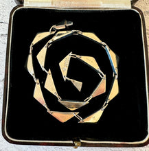 Cargar imagen en el visor de la galería, Vintage 1970s Sterling Silver Modernist Collar Necklace, Taxco Mexico. Solid Silver Pyramid Link Necklet. Statement Choker Necklace.