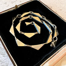 Cargar imagen en el visor de la galería, Vintage 1970s Sterling Silver Modernist Collar Necklace, Taxco Mexico. Solid Silver Pyramid Link Necklet. Statement Choker Necklace.