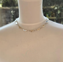 Cargar imagen en el visor de la galería, Vintage 1970s Sterling Silver Modernist Collar Necklace, Taxco Mexico. Solid Silver Pyramid Link Necklet. Statement Choker Necklace.