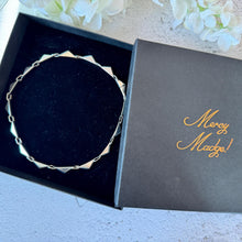 Cargar imagen en el visor de la galería, Vintage 1970s Sterling Silver Modernist Collar Necklace, Taxco Mexico. Solid Silver Pyramid Link Necklet. Statement Choker Necklace.