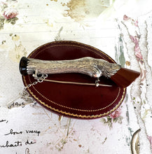 Carica l'immagine nel visualizzatore di Gallery, Rare Victorian Antique Scottish Silver Stag Fetlock Kilt Pin/Brooch With Carnelian Hoof & Amethyst Intaglio Seal