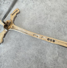 Carica l'immagine nel visualizzatore di Gallery, Vintage Scottish Silver 'Sword of State' Kilt Pin, Robert Allison Edinburgh 1968. Ornate Ceremonial Sterling Silver Sword Brooch/Lapel Pin