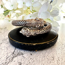 画像をギャラリービューアに読み込む, Antique Victorian Figural Lion Head Indian Silver Bangle Bracelet. Chunky Sterling Repousse & Fretwork Bypass/Wraparound Amulet Bangle