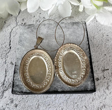 画像をギャラリービューアに読み込む, Victorian 1881 Sterling Silver and Gold Rose & Pansy Locket Pendant. Antique Large Oval Bookchain Locket. Victorian Love Token Jewellery